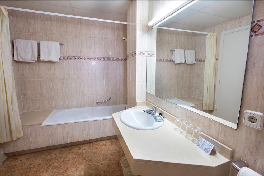 Hotel Costa Brava Blanes Bagian luar foto