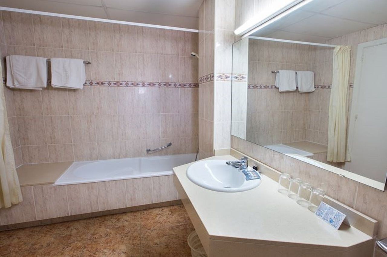 Hotel Costa Brava Blanes Bagian luar foto