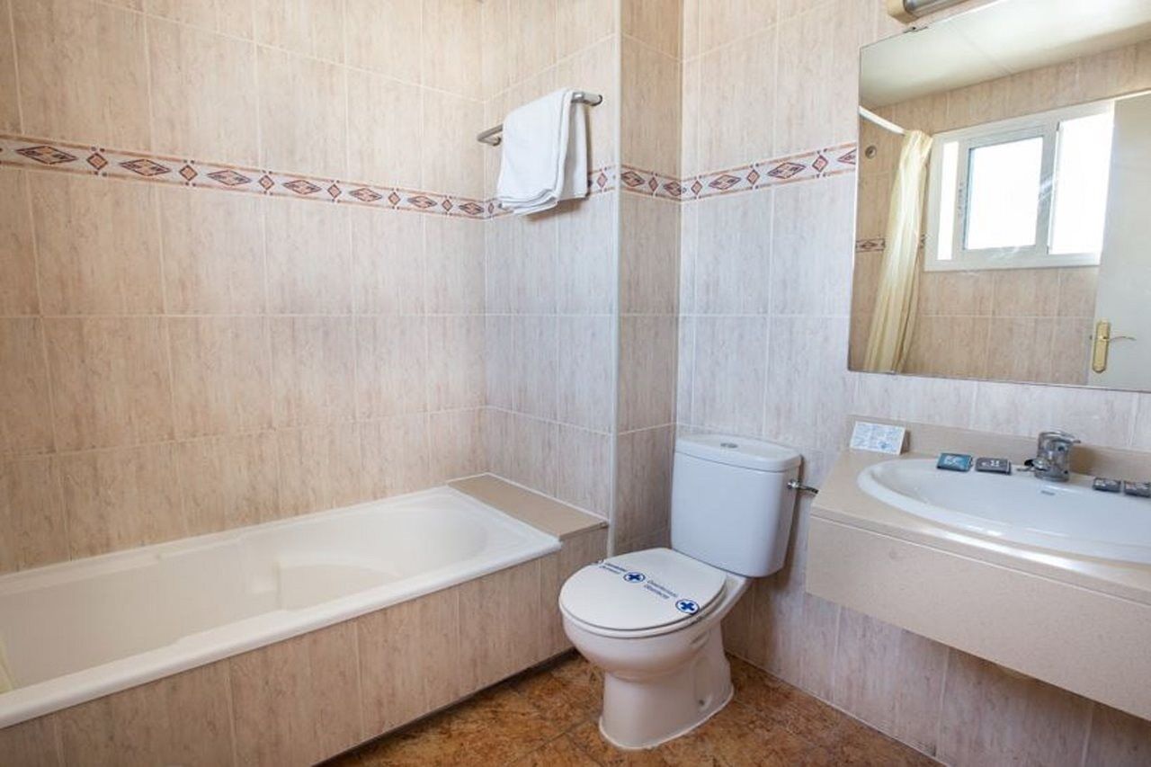 Hotel Costa Brava Blanes Bagian luar foto